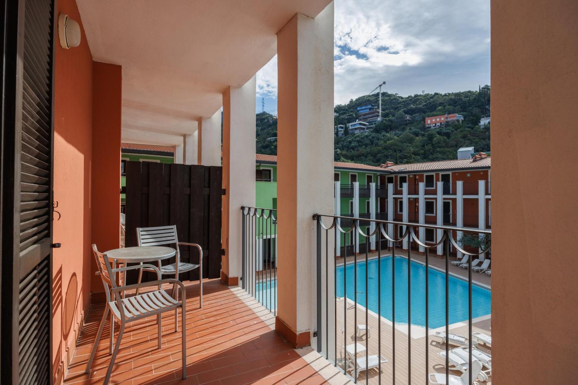 Club Hotel E Residence La Vela 토르볼레 외부 사진