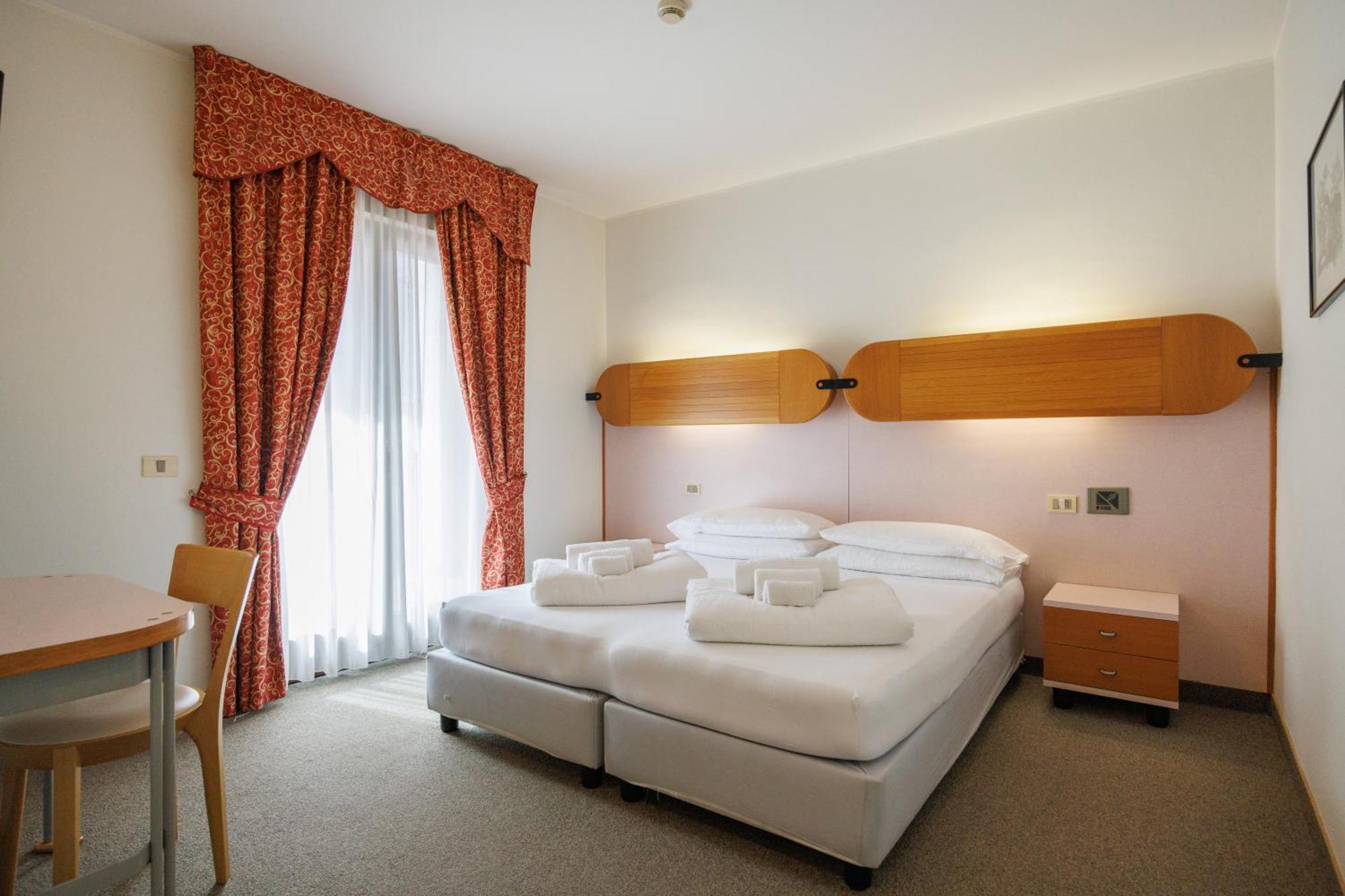 Club Hotel E Residence La Vela 토르볼레 외부 사진