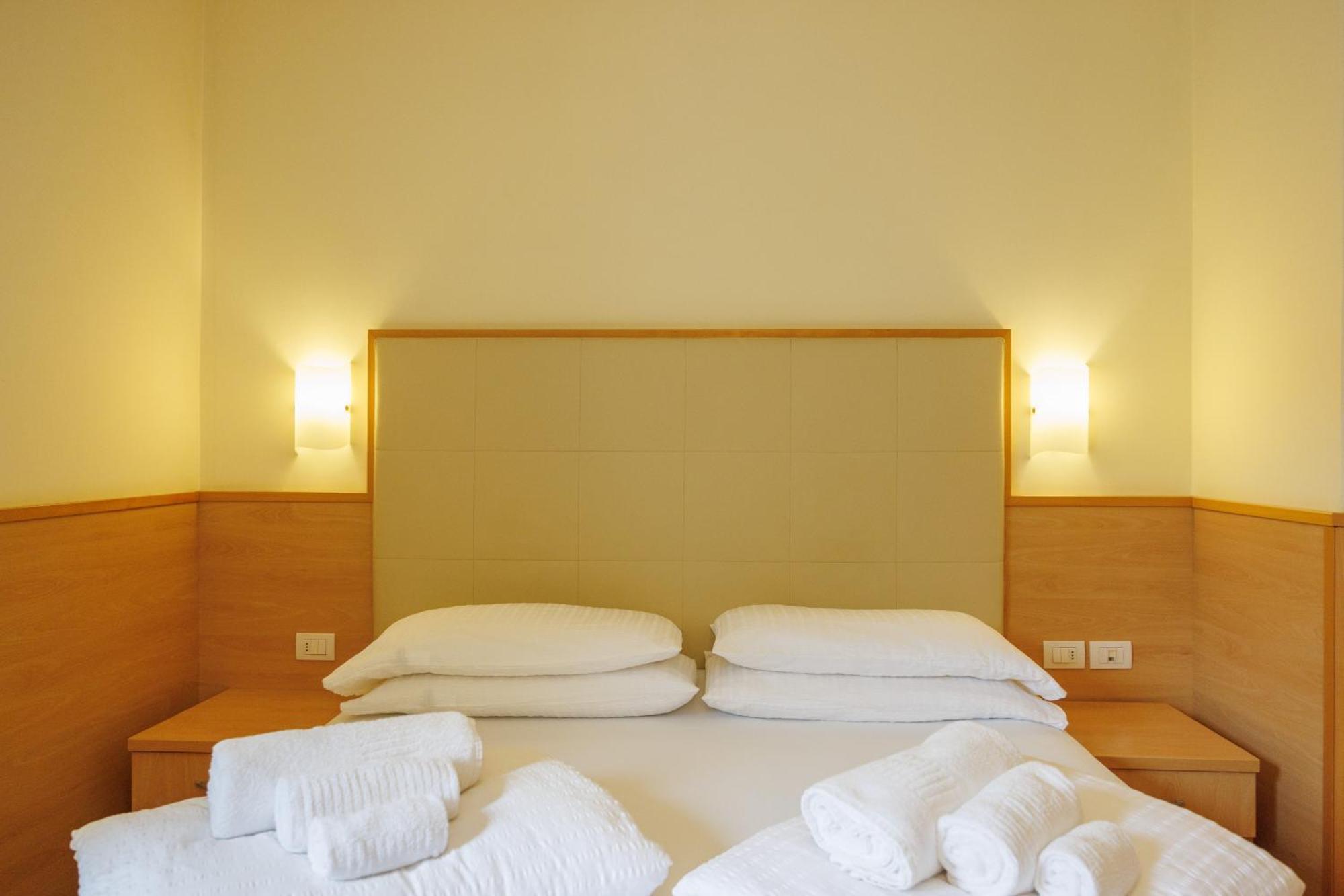 Club Hotel E Residence La Vela 토르볼레 외부 사진
