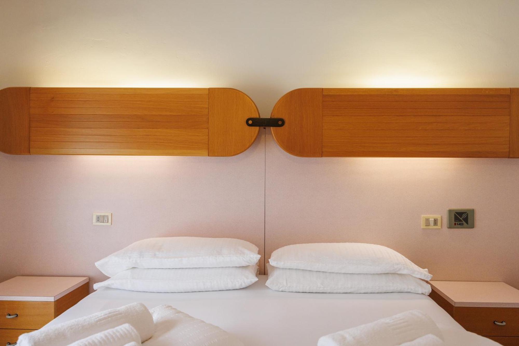 Club Hotel E Residence La Vela 토르볼레 외부 사진