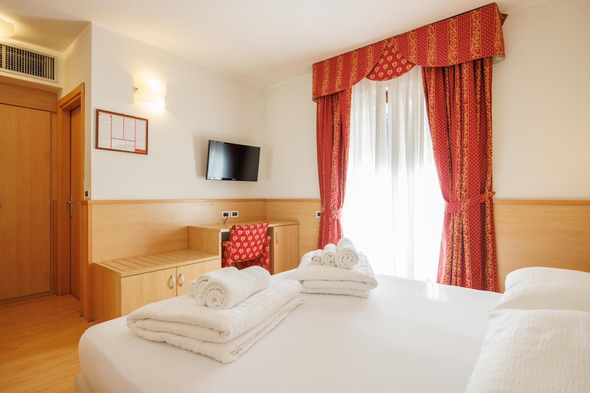 Club Hotel E Residence La Vela 토르볼레 외부 사진