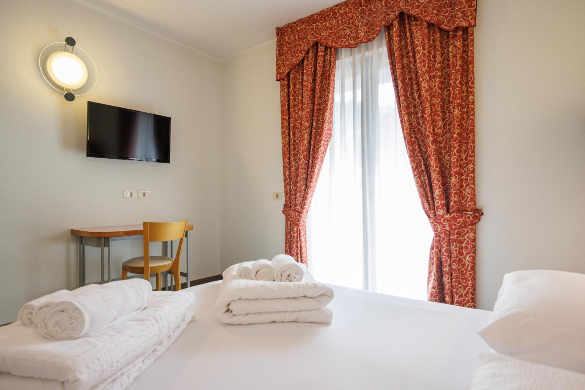 Club Hotel E Residence La Vela 토르볼레 외부 사진