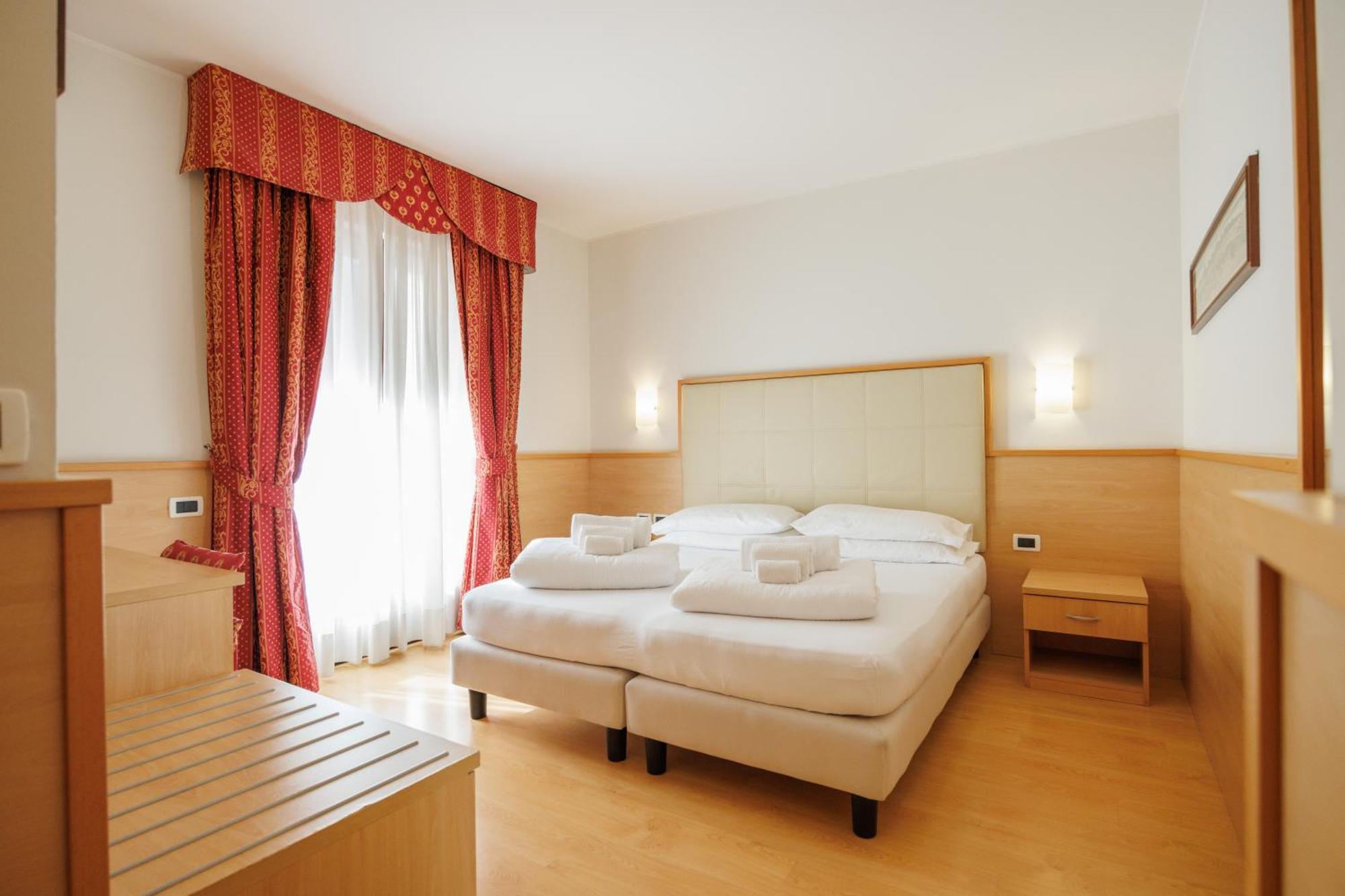 Club Hotel E Residence La Vela 토르볼레 외부 사진