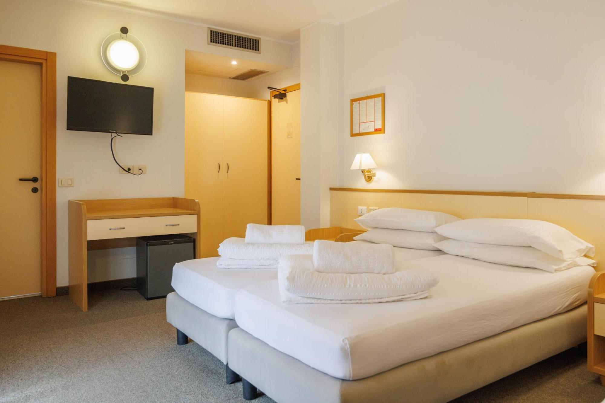 Club Hotel E Residence La Vela 토르볼레 외부 사진