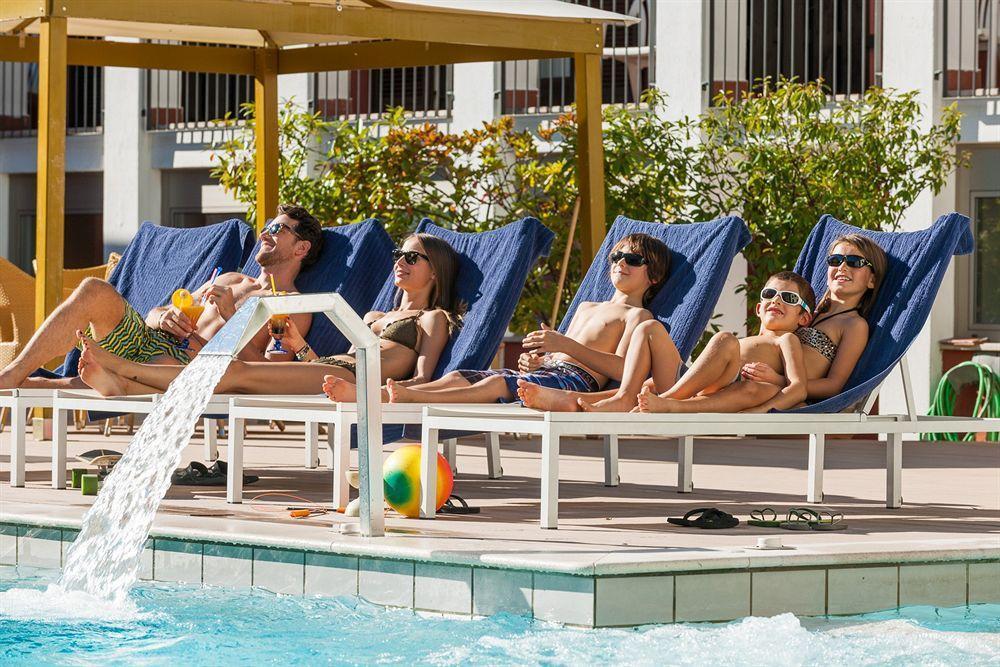 Club Hotel E Residence La Vela 토르볼레 외부 사진