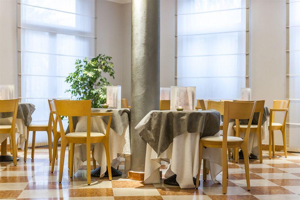 Club Hotel E Residence La Vela 토르볼레 외부 사진