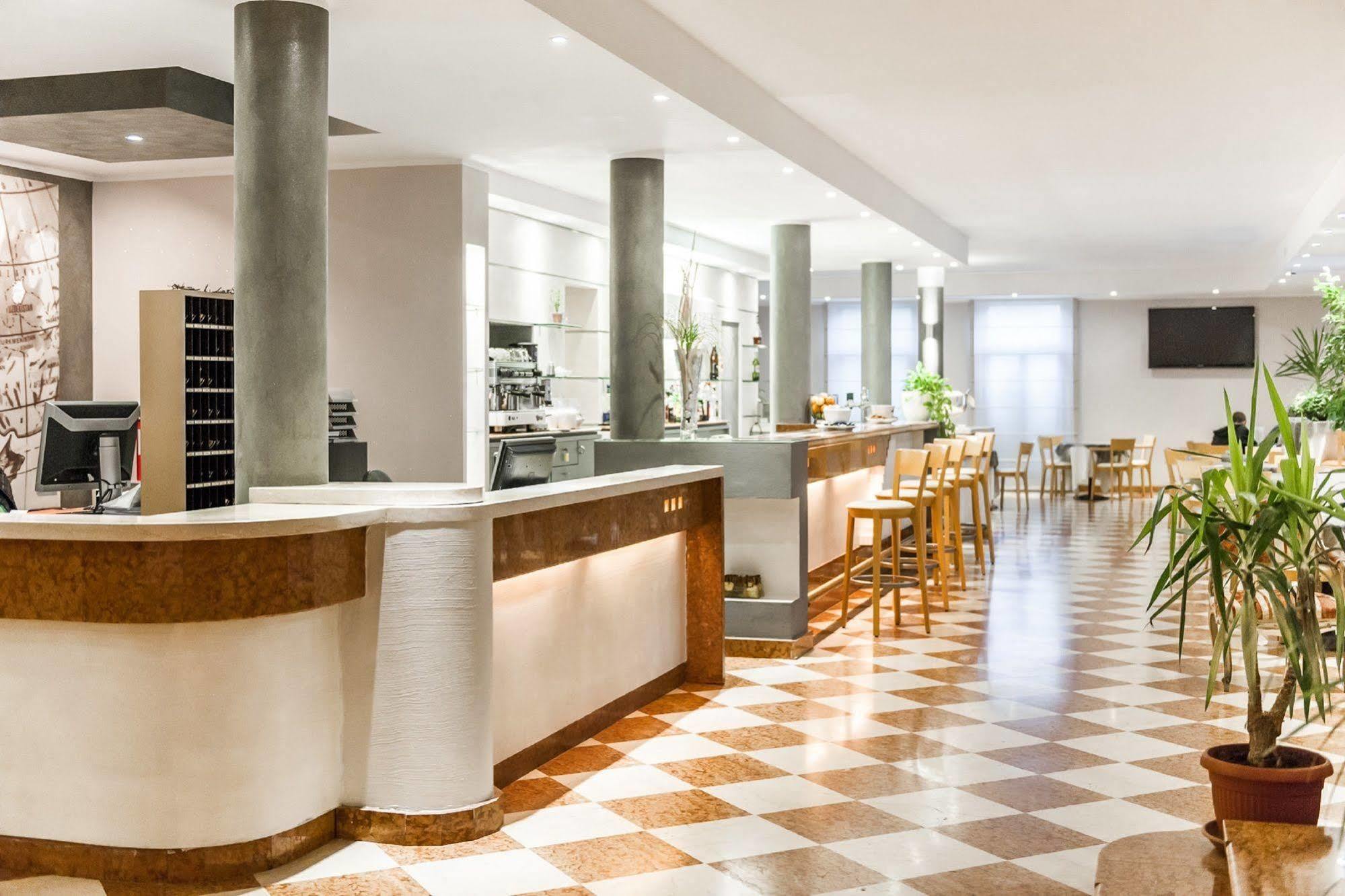 Club Hotel E Residence La Vela 토르볼레 외부 사진