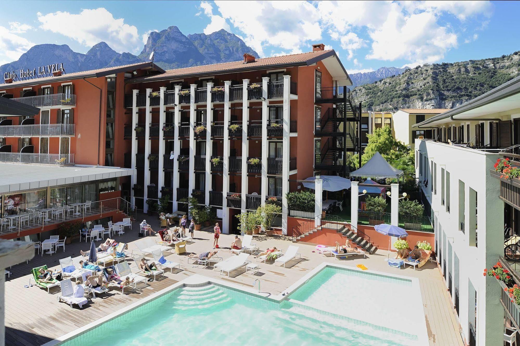 Club Hotel E Residence La Vela 토르볼레 외부 사진