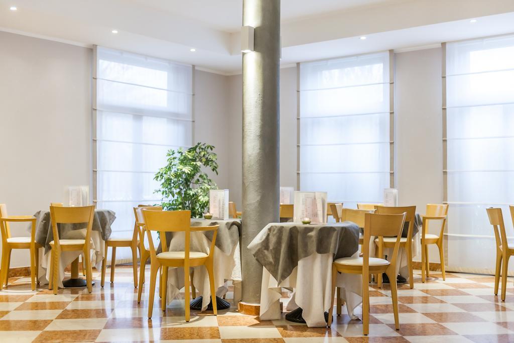 Club Hotel E Residence La Vela 토르볼레 외부 사진