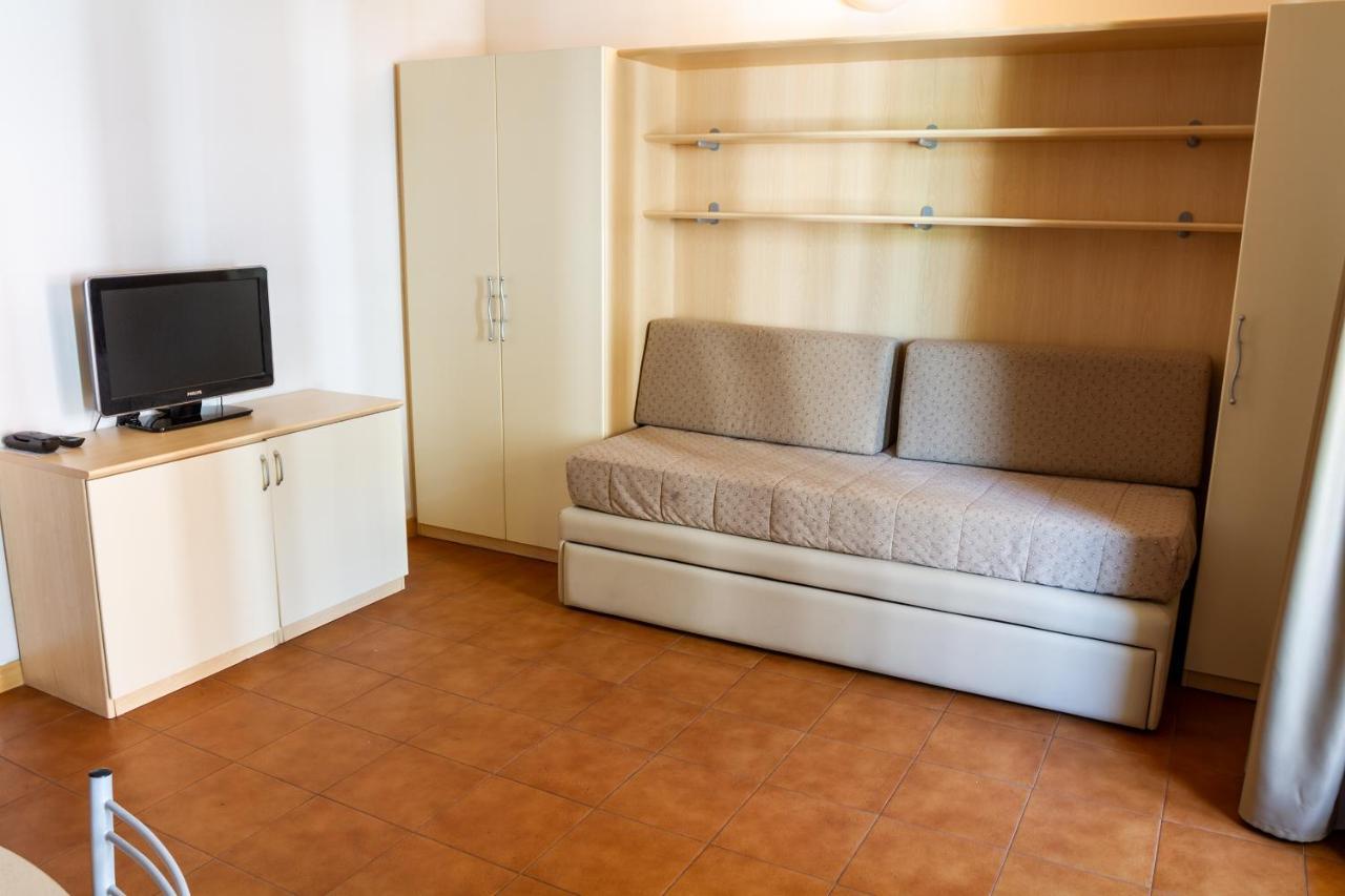 Club Hotel E Residence La Vela 토르볼레 외부 사진